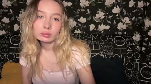 Kendall online show from November 2025 09:25:02 PM