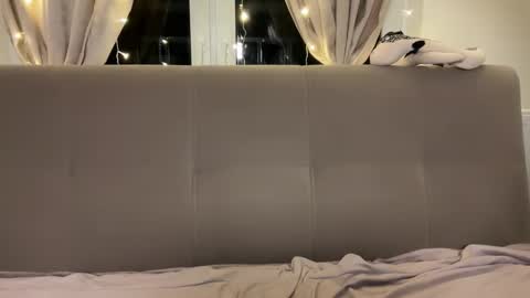 Kendall online show from November 2025 09:25:02 PM