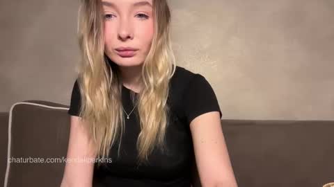 Kendall online show from December 2025 09:45:01 PM