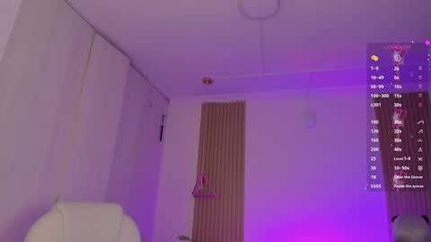 Kendall  online show from October 2025 08:29:01 PM