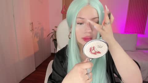 Kendall  online show from November 2025 08:47:01 PM