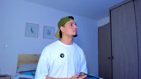 Snapshot of kendel_dimitri chatting on November 2025 09:01:02 AM kendel_dimitri online show from November 2025 09:01:02 AM