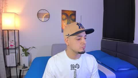 Snapshot of kendel_dimitri chatting on June 2026 02:45:02 AM kendel_dimitri online show from June 2026 02:45:02 AM