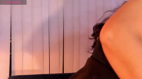 Kendra crow online show from November 2025 09:10:02 AM