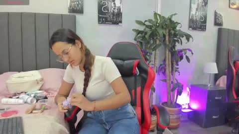 Kendra London online show from November 2025 11:32:02 AM