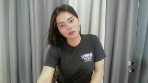 K E N D R A online show from February 2025 05:42:01 PM