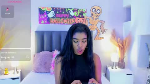 kendrachavez_ online show from October 2025 09:27:01 PM