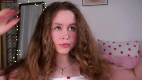 Snapshot of kendraedger chatting on April 2026 10:44:02 PM Kira online show from April 2026 10:44:02 PM