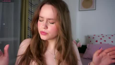 Snapshot of kendraedger chatting on May 2026 10:37:02 PM Kira online show from May 2026 10:37:02 PM