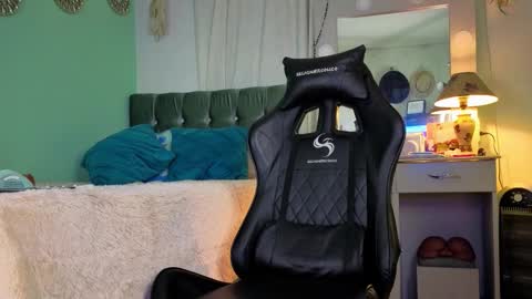 Chriss Morales online show from October 2025 12:19:01 AM