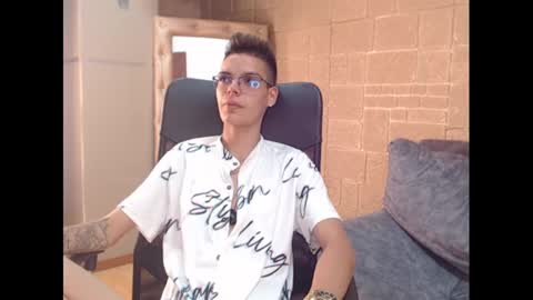 Snapshot of kenn_boy_ chatting on January 2025 03:45:01 PM kenn_boy_ online show from January 2025 03:45:01 PM