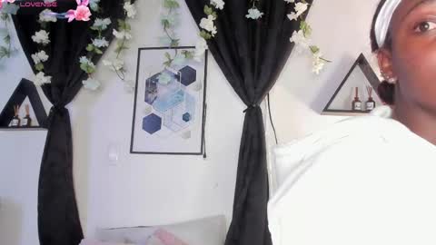 Snapshot of kentha_mitchellss chatting on May 2026 10:34:02 AM KENTHA online show from May 2026 10:34:02 AM
