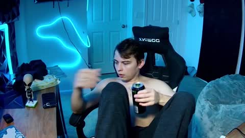 Snapshot of kentuckydrake chatting on December 2024 03:43:01 AM Drake online show from December 2024 03:43:01 AM