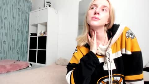 Kenzie online show from December 2024 04:42:02 AM