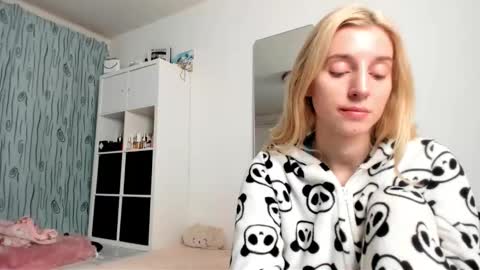 Kenzie online show from January 2025 05:15:02 AM