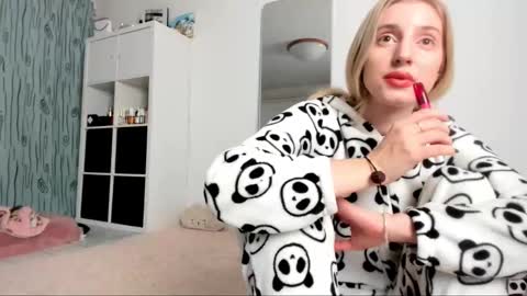 Kenzie online show from January 2025 05:02:01 AM