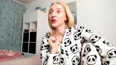 Kenzie online show from January 2025 05:14:02 AM