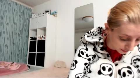 Kenzie online show from February 2025 05:03:02 AM