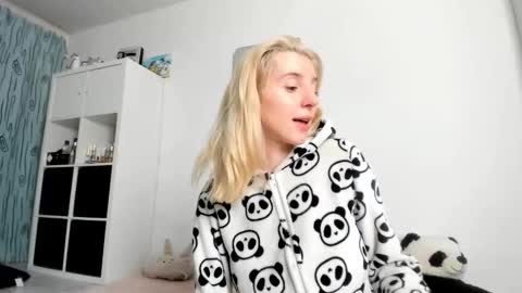 Kenzie online show from October 2025 06:34:01 AM