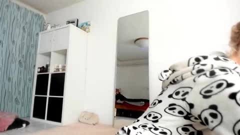 Kenzie online show from November 2025 04:45:02 AM