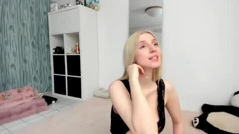 Kenzie online show from April 2026 03:57:01 PM