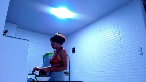 Snapshot of kerlysmith24 chatting on February 2025 07:27:01 PM Kerlysmith24 online show from February 2025 07:27:01 PM