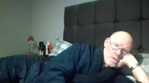 kevlooking4sez online show from November 2025 12:22:01 AM