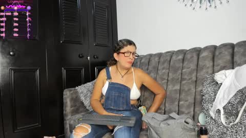 Keila Milf online show from September 2025 04:39:02 AM
