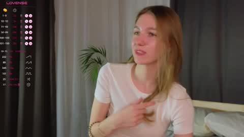 Snapshot of keylalong chatting on February 2025 03:08:01 PM Hi Im Mary Glad to see you in my room PVT is open online show from February 2025 03:08:01 PM