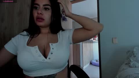 Laura online show from November 2025 07:08:02 PM