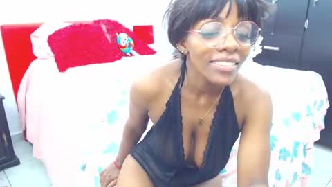 Snapshot of keyra_dainty chatting on February 2025 04:40:01 PM Sandy Saenz online show from February 2025 04:40:01 PM