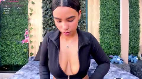 khateandersson online show from December 2025 08:14:01 PM