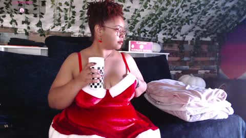 Snapshot of khayaparker chatting on December 2024 01:53:02 PM Khaya online show from December 2024 01:53:02 PM