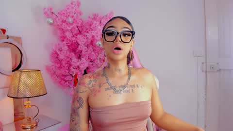 Snapshot of khelany_isyy chatting on December 2024 10:03:01 PM Khelany Isyy online show from December 2024 10:03:01 PM