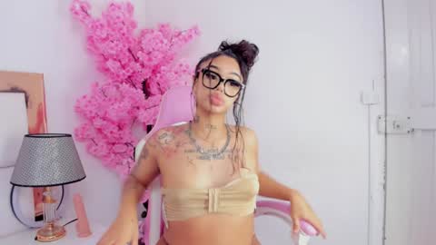 Snapshot of khelany_isyy chatting on January 2025 12:43:02 AM Khelany Isyy online show from January 2025 12:43:02 AM