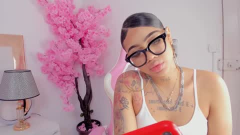 Snapshot of khelany_isyy chatting on January 2025 12:20:02 AM Khelany Isyy online show from January 2025 12:20:02 AM