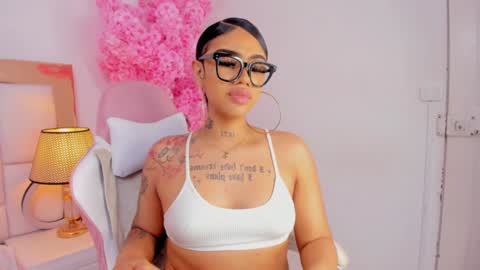 Snapshot of khelany_isyy chatting on February 2025 12:33:01 AM Khelany Isyy online show from February 2025 12:33:01 AM