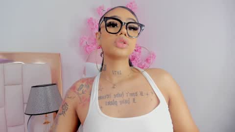 Snapshot of khelany_isyy chatting on February 2025 09:15:01 PM Khelany Isyy online show from February 2025 09:15:01 PM