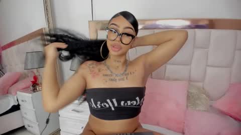 Snapshot of khelany_isyy chatting on February 2025 09:25:02 PM Khelany Isyy online show from February 2025 09:25:02 PM