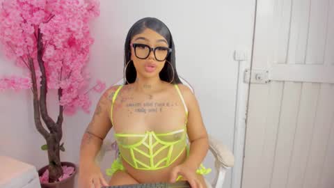 Snapshot of khelany_isyy chatting on February 2025 09:09:01 PM Khelany Isyy online show from February 2025 09:09:01 PM