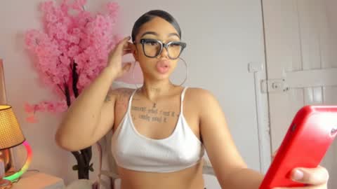 Snapshot of khelany_isyy chatting on February 2025 12:49:01 AM Khelany Isyy online show from February 2025 12:49:01 AM