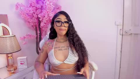 Snapshot of khelany_isyy chatting on March 2025 01:05:01 AM Khelany Isyy online show from March 2025 01:05:01 AM