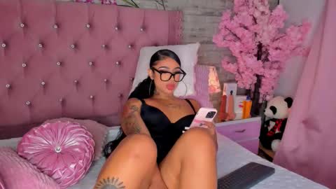 Snapshot of khelany_isyy chatting on September 2025 01:43:02 PM Khelany Isyy online show from September 2025 01:43:02 PM