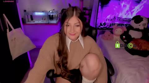 Snapshot of khionebesset chatting on December 2024 07:10:01 AM Khi. online show from December 2024 07:10:01 AM