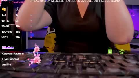 Khi.  online show from November 2025 01:37:01 AM