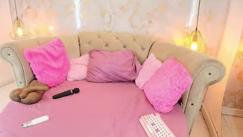 Khloe online show from February 2026 05:34:02 AM