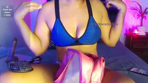 Snapshot of khloesmalls chatting on December 2024 12:49:01 PM online show from December 2024 12:49:01 PM