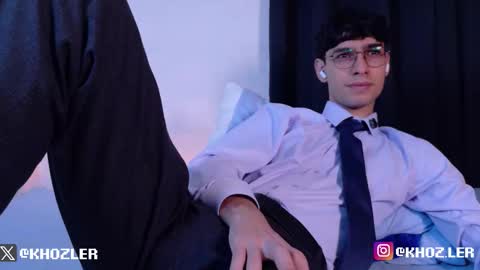 khozler_ online show from December 2025 12:19:02 AM