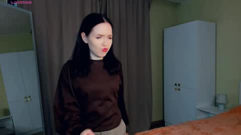 Lannie online show from September 2025 04:29:01 PM