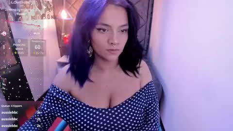 kiara Cruz online show from November 2025 09:00:02 PM